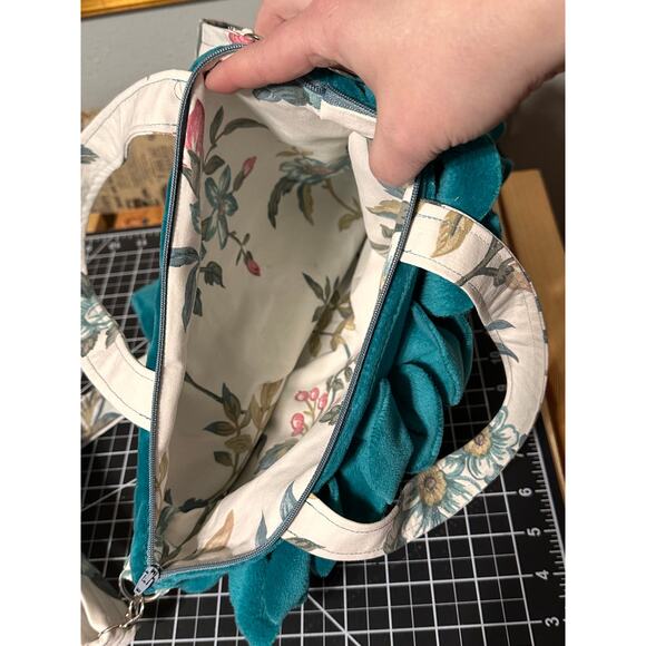 Handmade Petal Purse with matching pocket insert and embroidered accents. - Picture 7 of 10